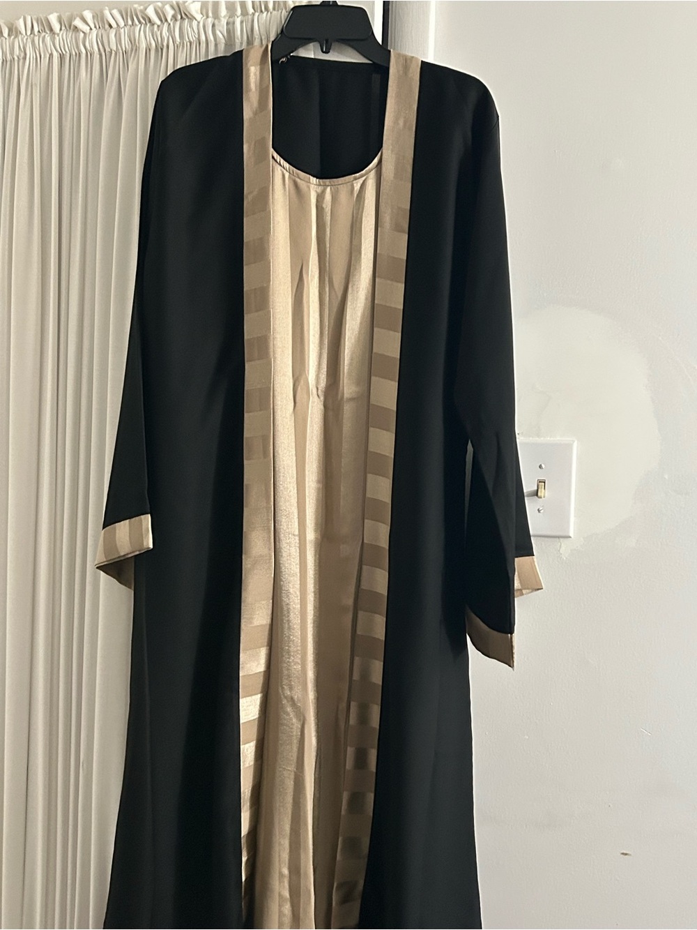 NWOT Black and Gold Open-Front Abaya - Picture 2 of 5